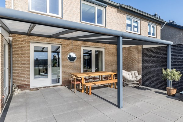 Foto - Te koop: Instapklare gemoderniseerde geschakelde 2 onder 1 kap woning in Simpelveld
